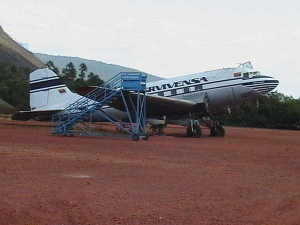 26391 B / 600 x 450 / DC-3%20dakota.jpg