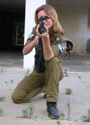 17474 B / 300 x 418 / israel-girl.jpg