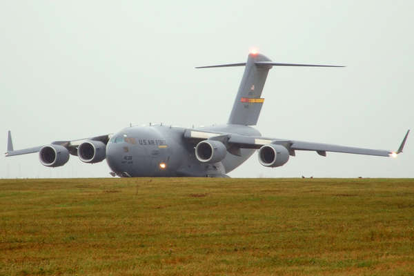 19499 B / 600 x 400 / C-17 Globemaster, 4138, Reach 169, taxi-out rw28 LKTB.jpg