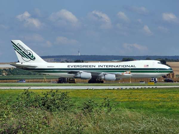 41439 B / 600 x 450 / B747-230F-SCD N490EV Evergreen International, LKTB, Apron East.JPG