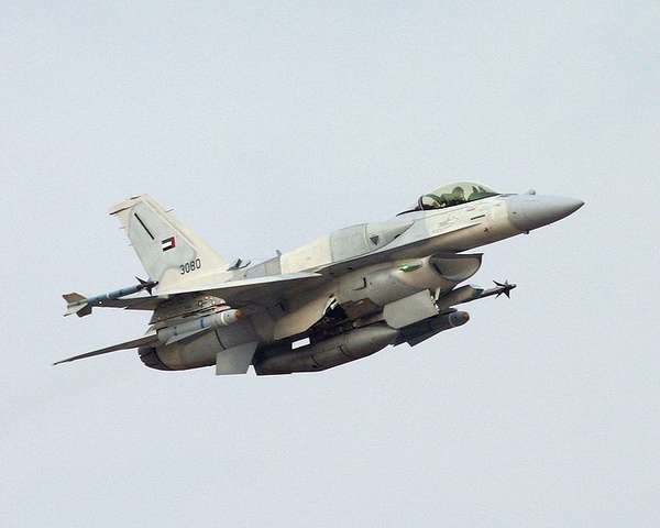 14631 B / 600 x 480 / 750px-F-16e_block60.jpg