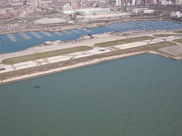 31100 B / 600 x 450 / Meigs_field_runway4.JPG