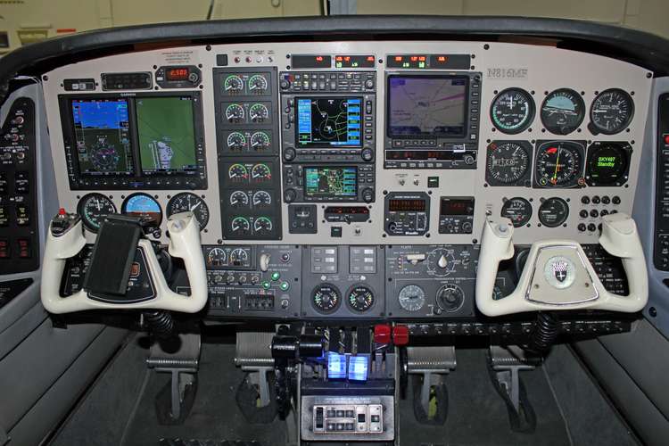 58976 B / 750 x 500 / TurbineDuke_Glasscockpit.jpg